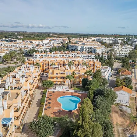 Lorraine - Duplex, With Pool & Sun Deck