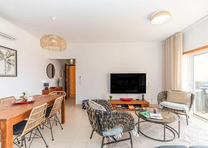Lorraine - Duplex, With Pool & Sun Deck