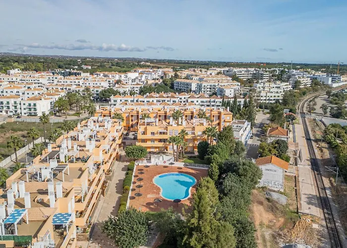 Lorraine - Duplex, With Pool & Sun Deck