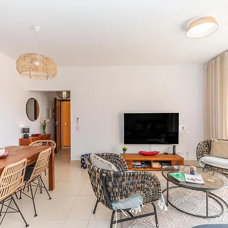 Lorraine - Duplex, With Pool & Sun Deck