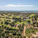Lorraine - Duplex, With Pool & Sun Deck Conceição